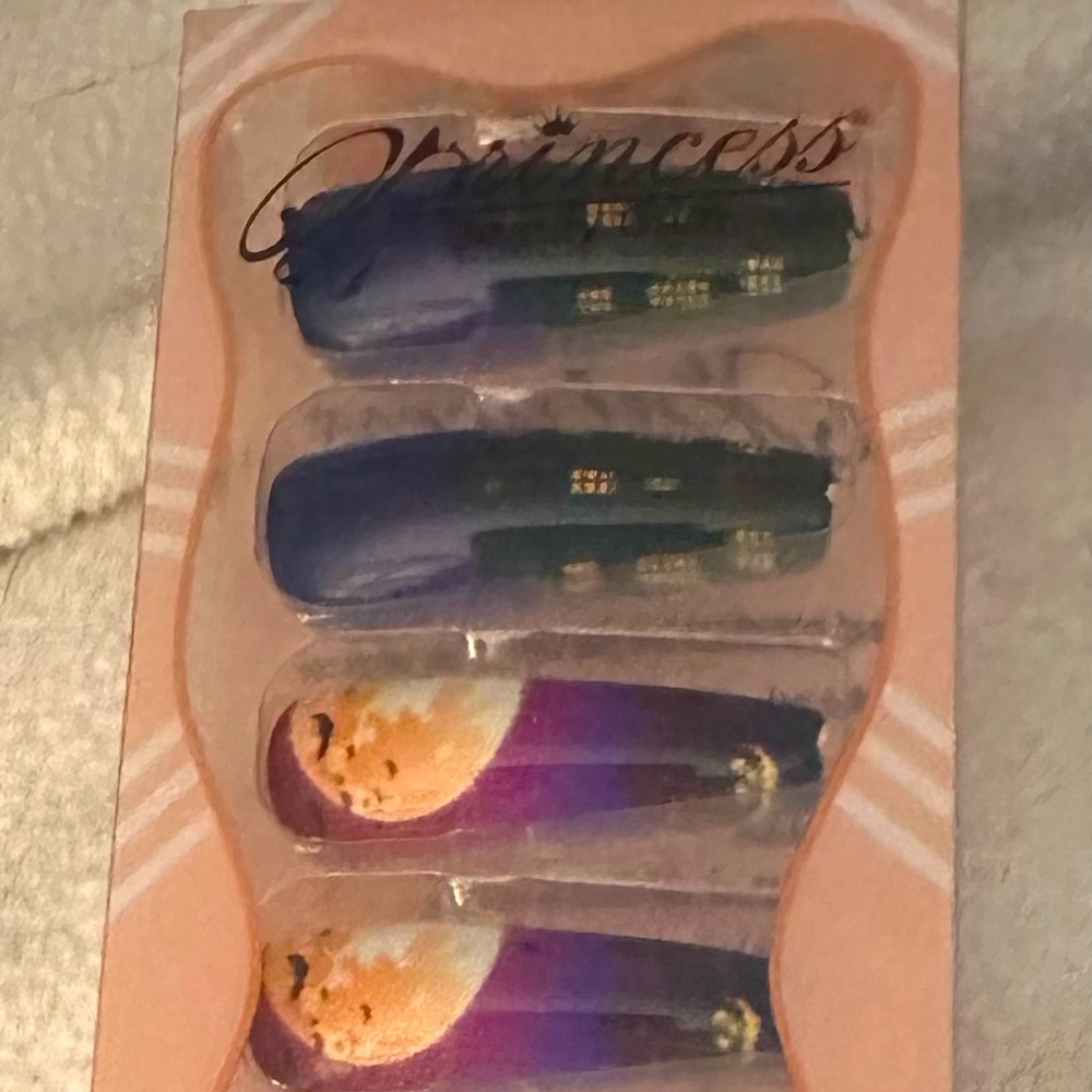 NWT Set of 12 Halloween 🎃 Designed nails